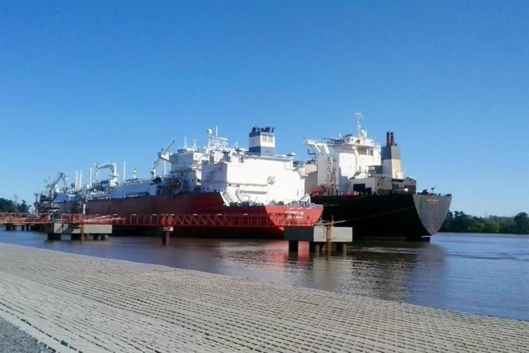 Después de 10 años, se va el barco que le costó al país US$1200 millones